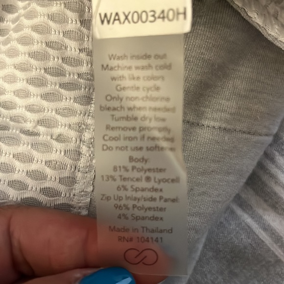 Calima By Carrie Underwood pullover hooded top - Picture 9 of 9